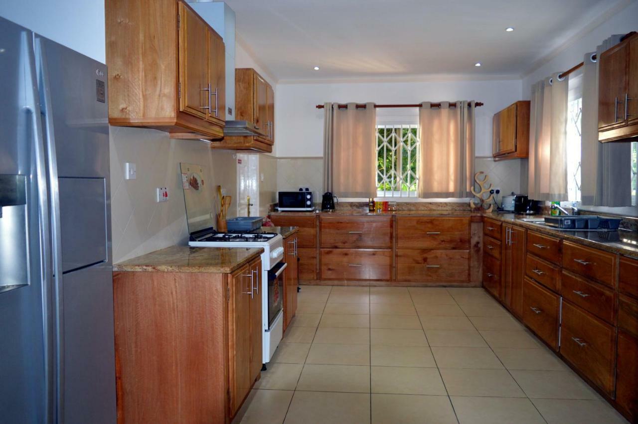 Glacis  Sundown Beach Villa מראה חיצוני תמונה